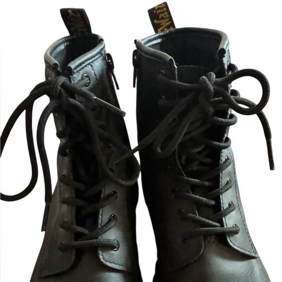Dr. Martens Black Leather Lace-Up Boots Mens Size 6 or Womens Size 7 Equivalent